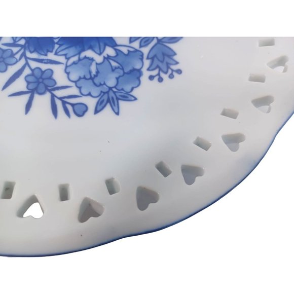 Vtg 9.25" Delf Blue Hand Painted Floral Heart Cutout Lace Edge Decorative - Picture 6 of 9